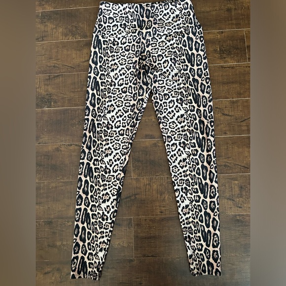 Onzie High-Waisted Full Length Leopard Leggings, Sz S/M - Picture 4 of 6